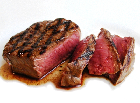 Note the clean, neat cuts that are a characteristic of a sharp plain edge. This is crucial when cutting a softer medium(medium-rare in this case) into smaller pieces.